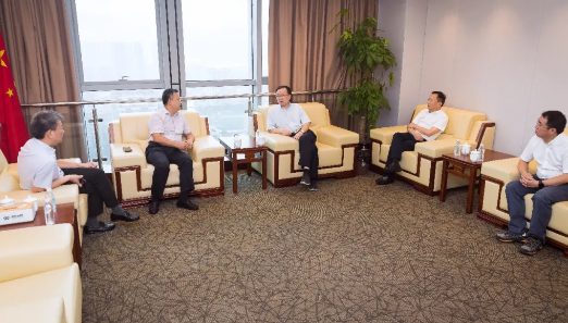 供应链综合商业服务平台迈进浙江第一站 — — J9九游会老哥俱乐部与温州交运集团战略签约